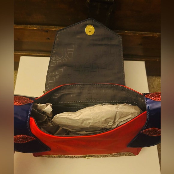 Danielle Nicole- Disney Snow White Bag - NWT - Picture 7 of 7